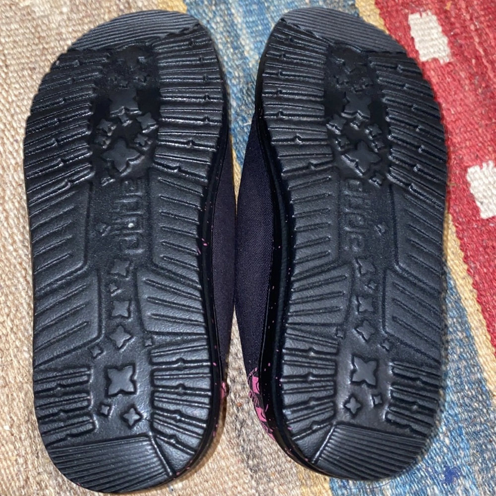 Hey Dude Wendy youth batik geo  Black and Pink Casual Shoes NEW - Picture 7 of 7